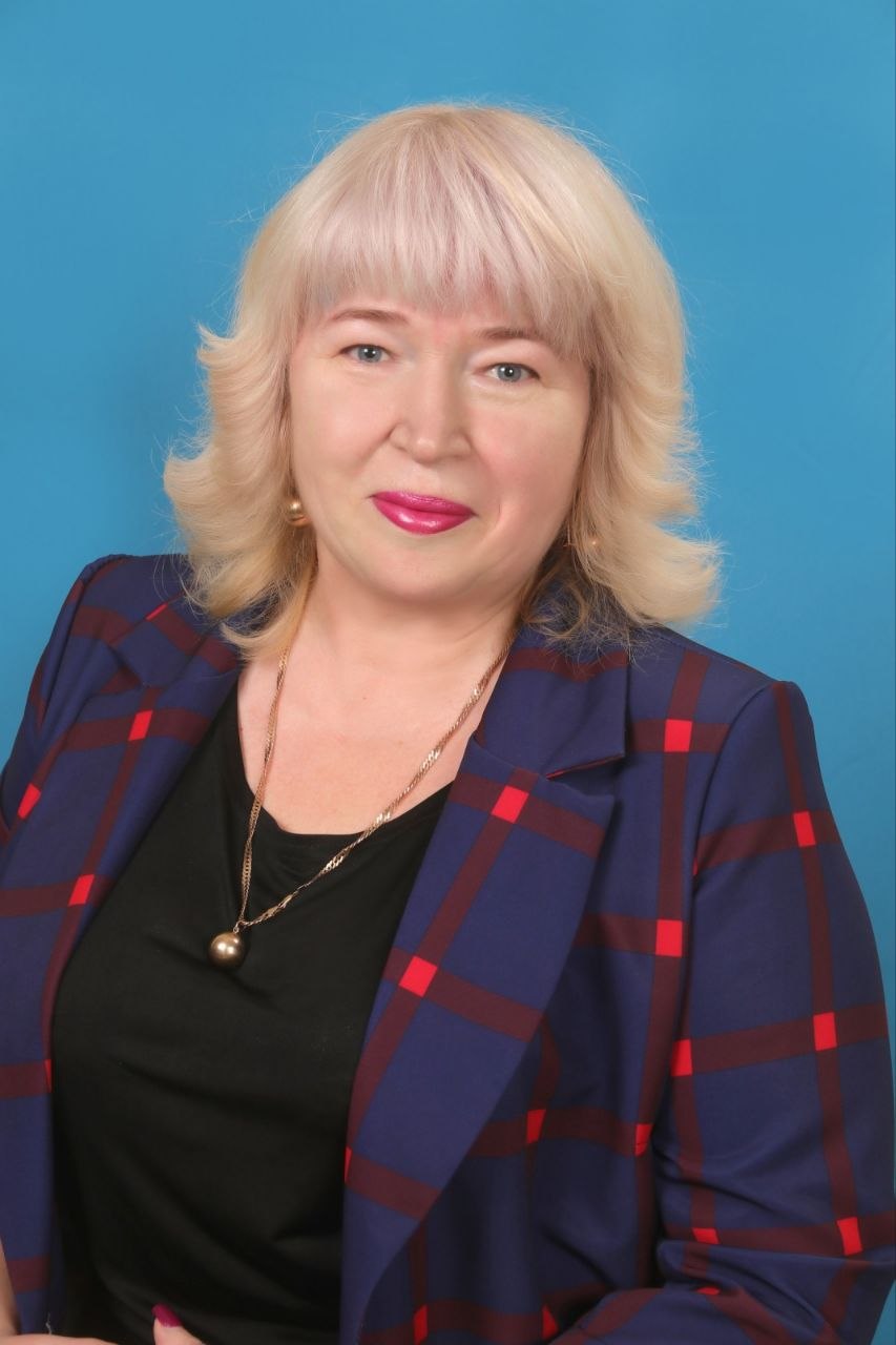 Олена Івницька